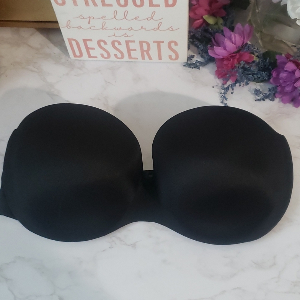 Black strapless bra